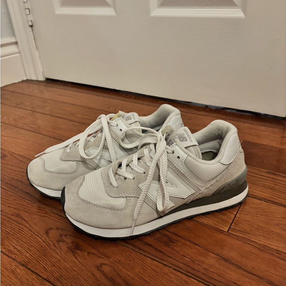 LIKE NEW New Balance Women’s 547